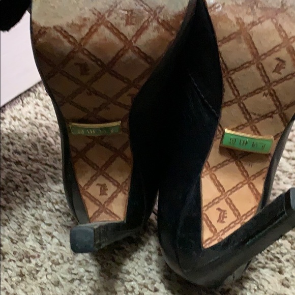 L.A.M.B - Picture 4 of 5